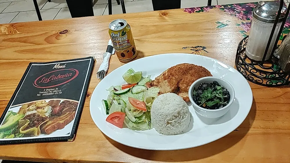 Arroz Abichuela Negras Ensalada Pollo Empanada Aguacate Y Jugo